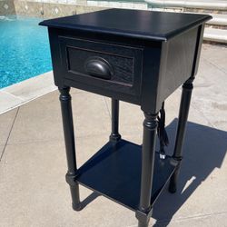 End Table With USB Port