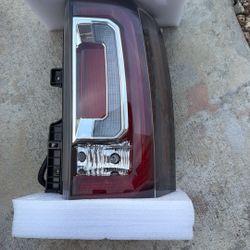 Taillights Oem - 2016- 2022 Gmc Yukon Right Passenger