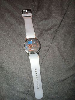Samsung Galaxy Smartwatch with Gray Band fe