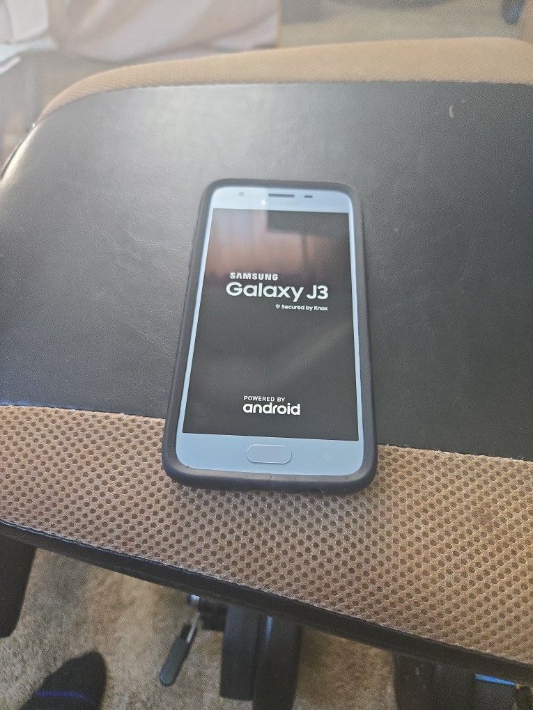 Pre-owned Verizon Samsung Galaxy J3 Silver & In Black Otterbox Case (NE Seattle)