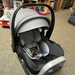 Britax Willow S Infant Car Seat w/ Base