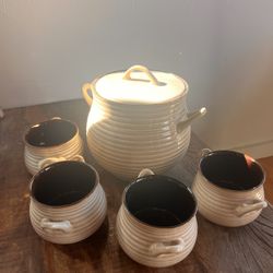 Crate & Barrel Set Ceramic Pot with 4 Bowls 