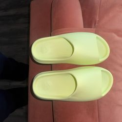 Men’s Yeezy Slides 