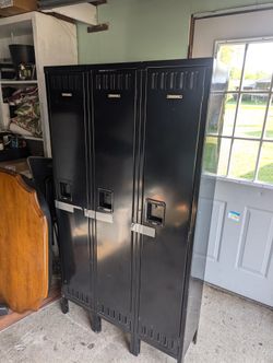 Locker's 