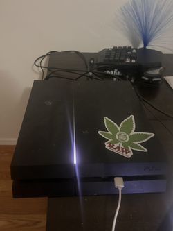 PS4 WITH 1 CONTROLLER AND 3 GAMES