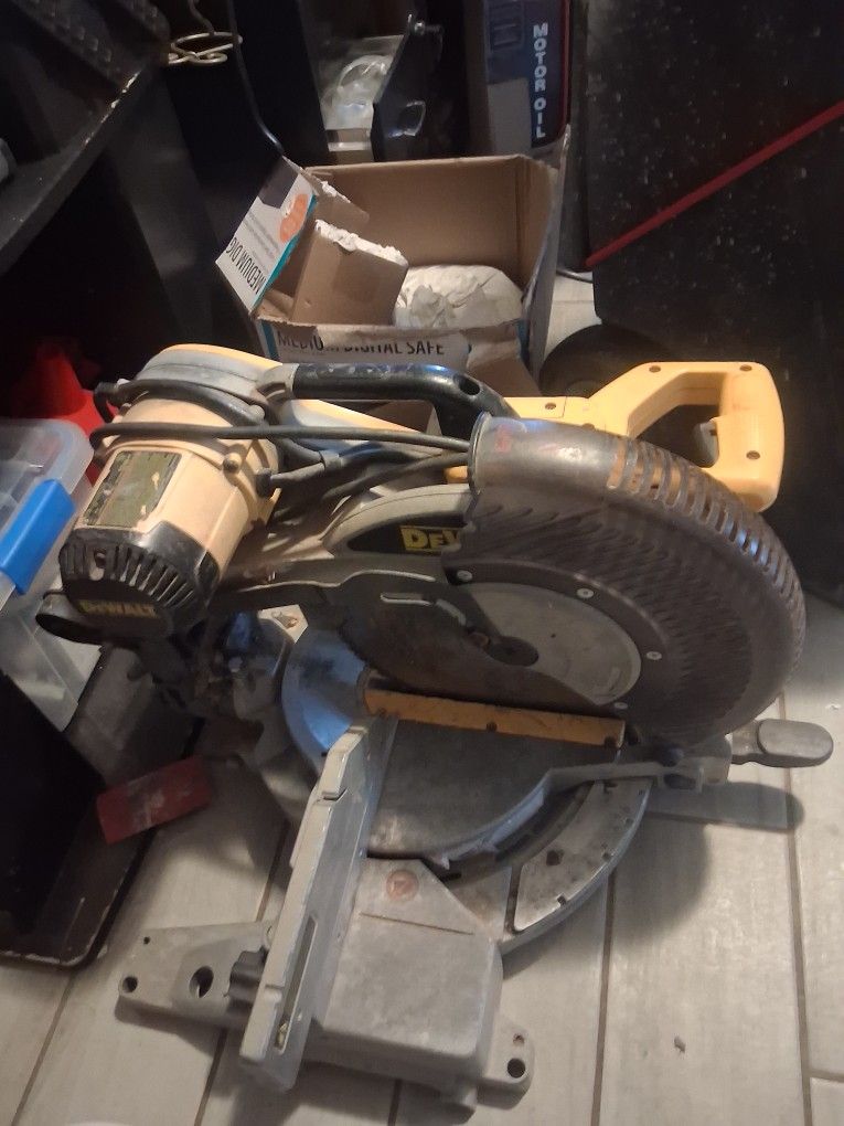 Dewalt Chop Saw 1o Ingood Condition With Fold Up Table