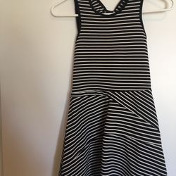 girl party dress size 8 with butterfly detail in the back