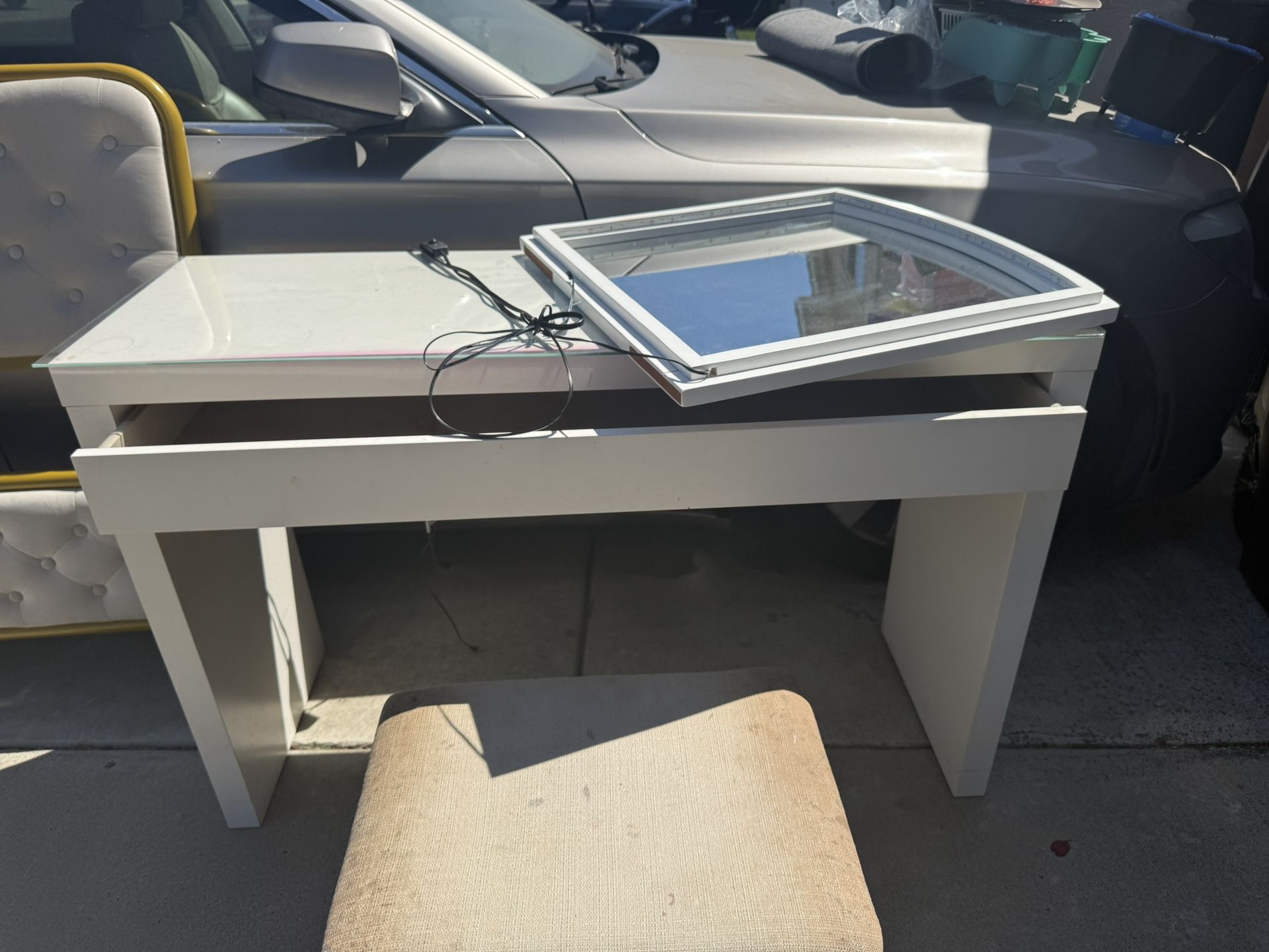 Vanity Desk And Stool