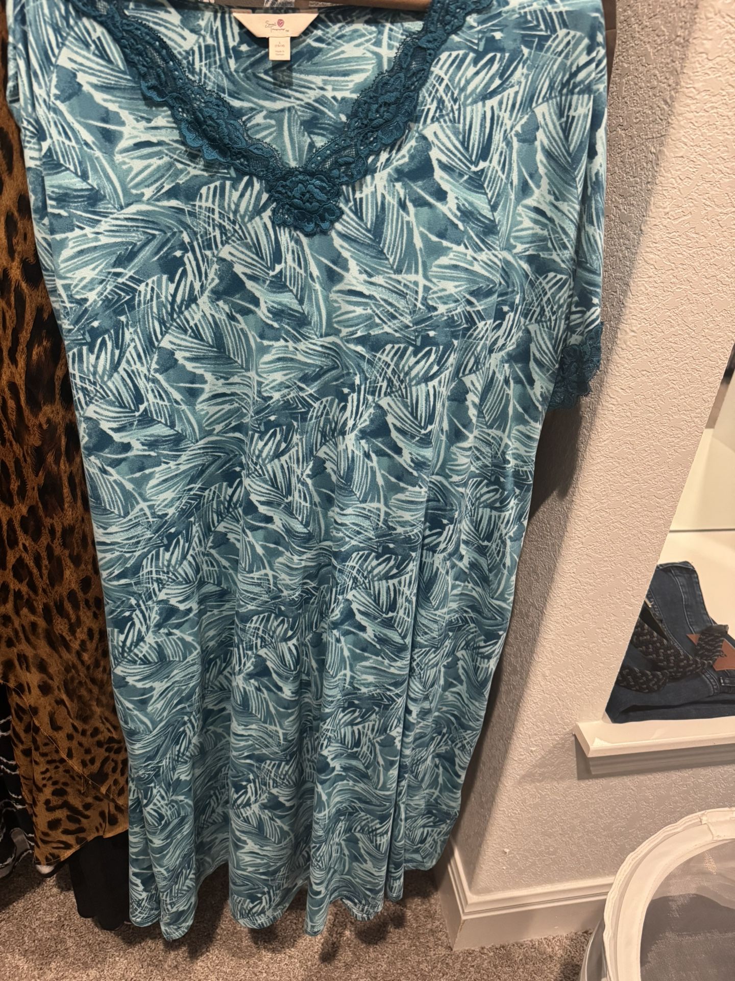 Women Secre Treasures Sleeping Shirt L (12-14) Size