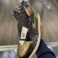 Retro 1 High OG Black Metallic Gold