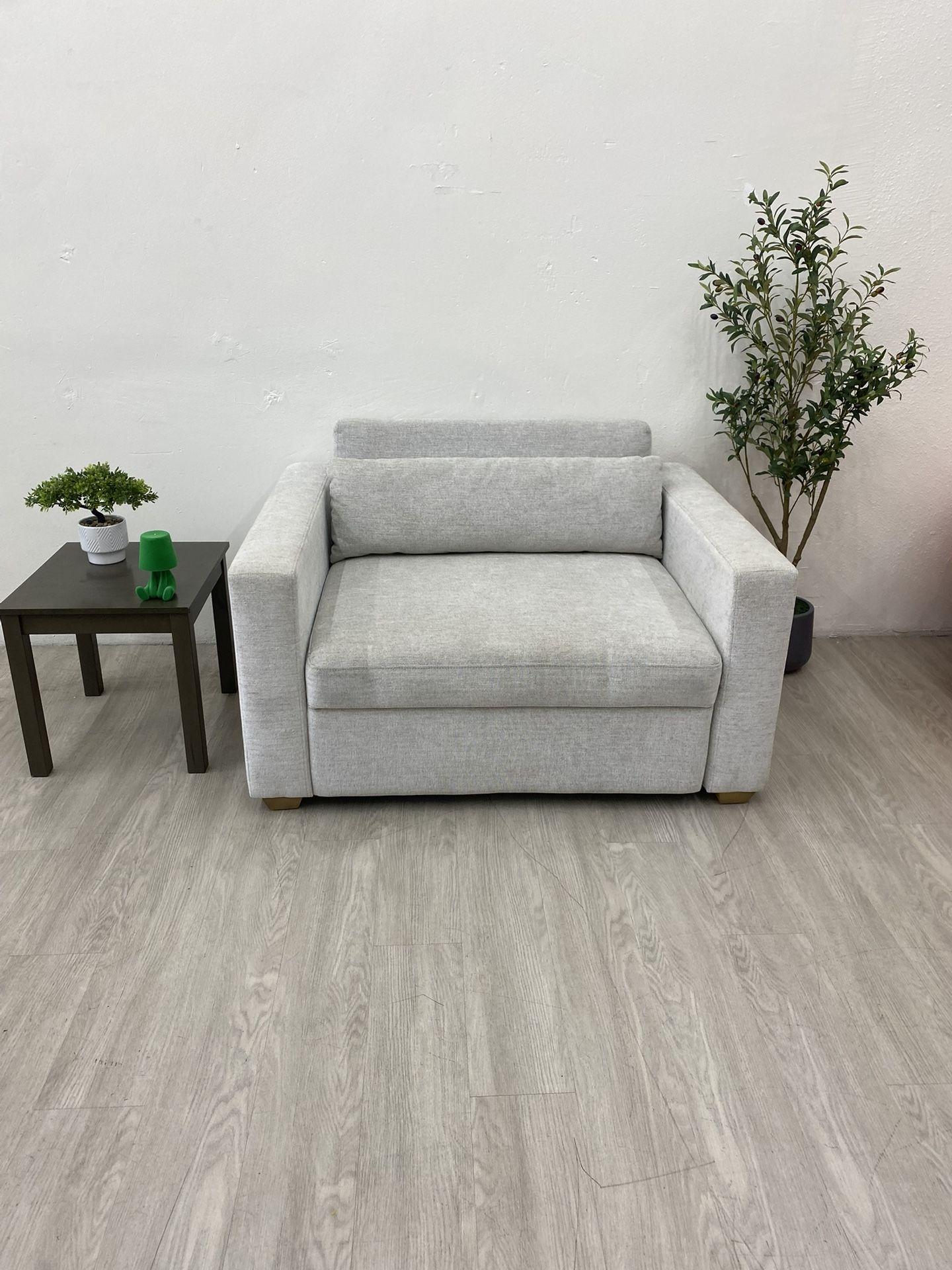 Thomasville Dillard Fabric Twin Size Convertible Sleeper Chair