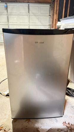 Small fridge/ Whirlpool Fridge/ Fridge