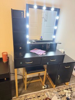 Black and Gold Makeup Vanity with Lighted Mirror