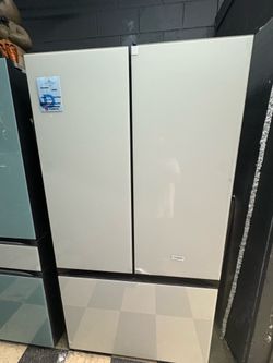 Samsung Bespoke Refrigerator With Beverage Center In White Glass