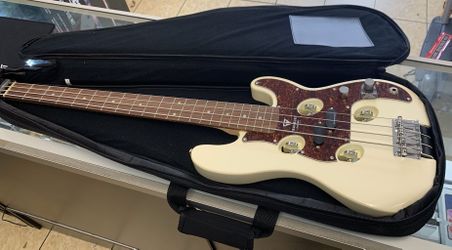 Traveler Guitar — Brand New