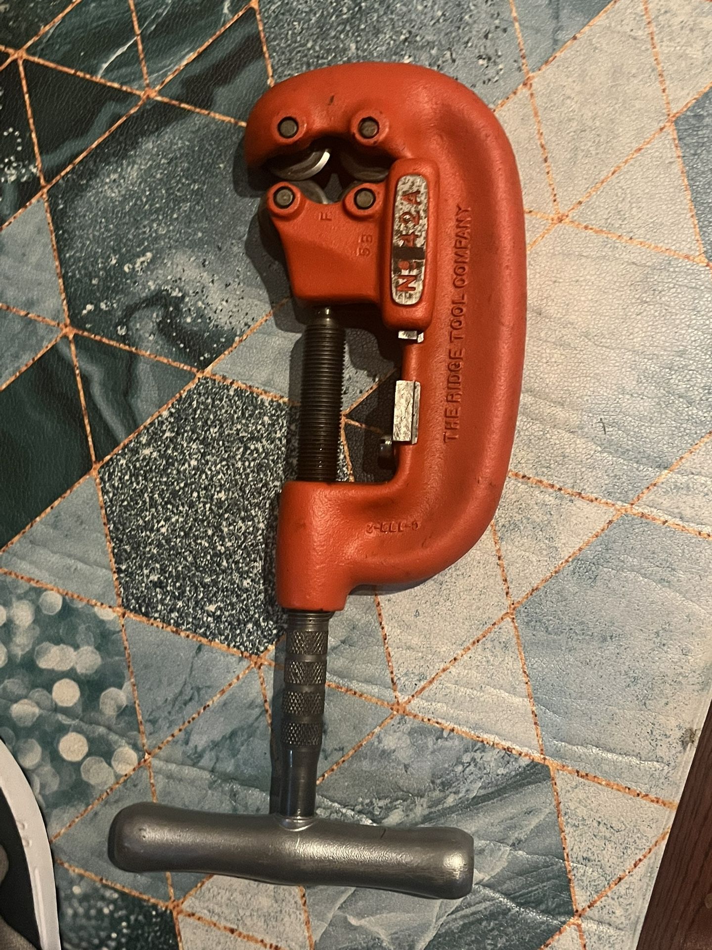 Ridgid: 3/4” to 2” (4) Wheel Pipe Cutter