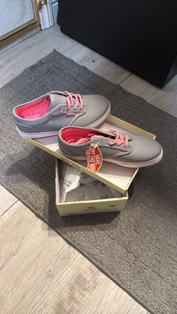 Light grey with pink trims. Size 3.5 (brand new) vans.