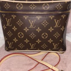Gorgeous Makeup Bag 👜🤎