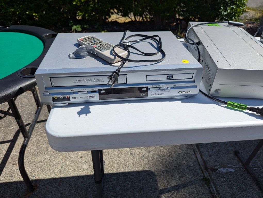 VCR/DVD Player With Remote