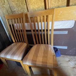 Dinnning Table 