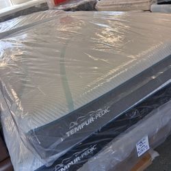 Tempurpedic Adapt HYBRID Medium Firm KING