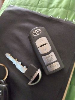 2018 Toyota yaris key fob