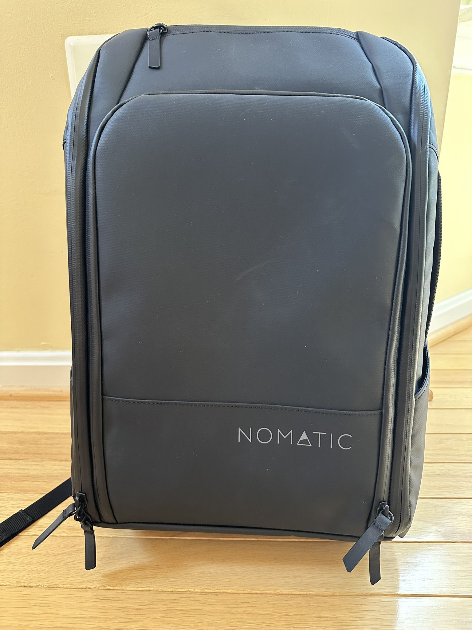 Black Nomatic Backpack 20L That Expands To 24L
