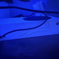 Xbox Series S 364 GB + 1.8 TB Seagate Portable Drive 2 White Contollers