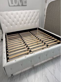King size bed white