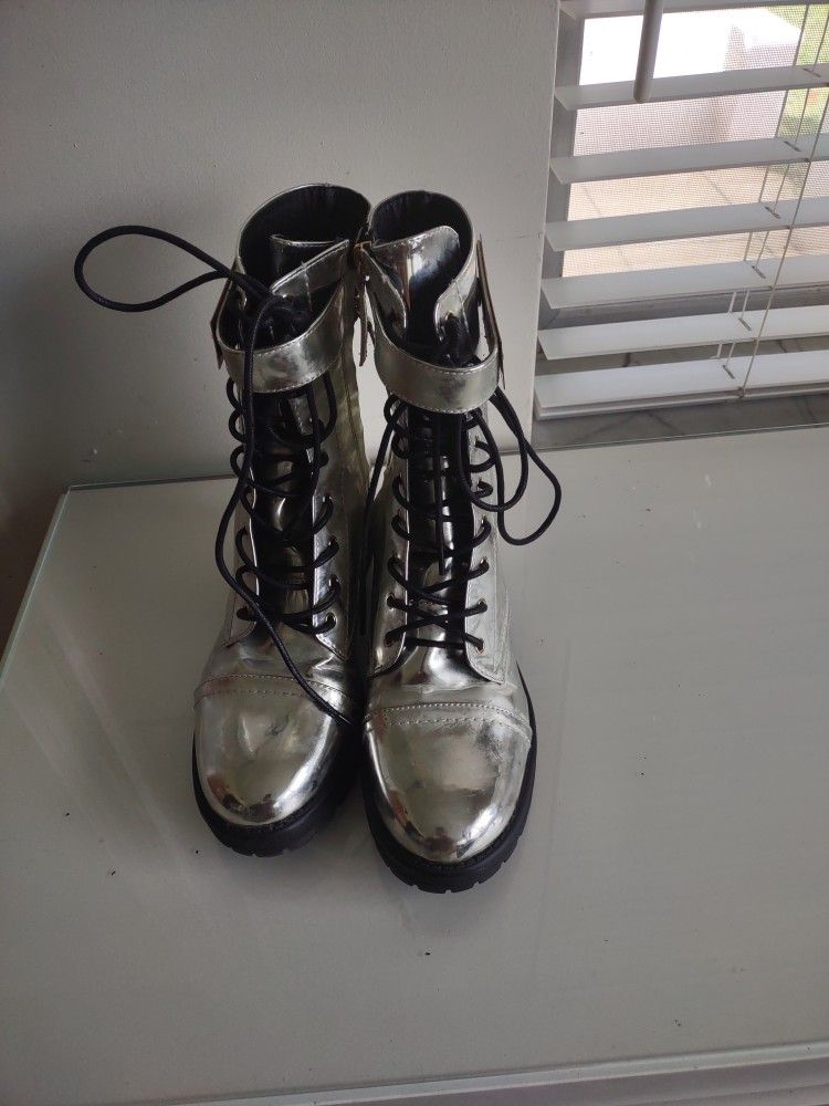 Silver Women's Boots Size: 39. US Size: 7.5 $15