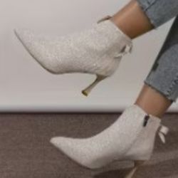 NEW Women's & Teens Boots NUEVAS botas sizes 6-8