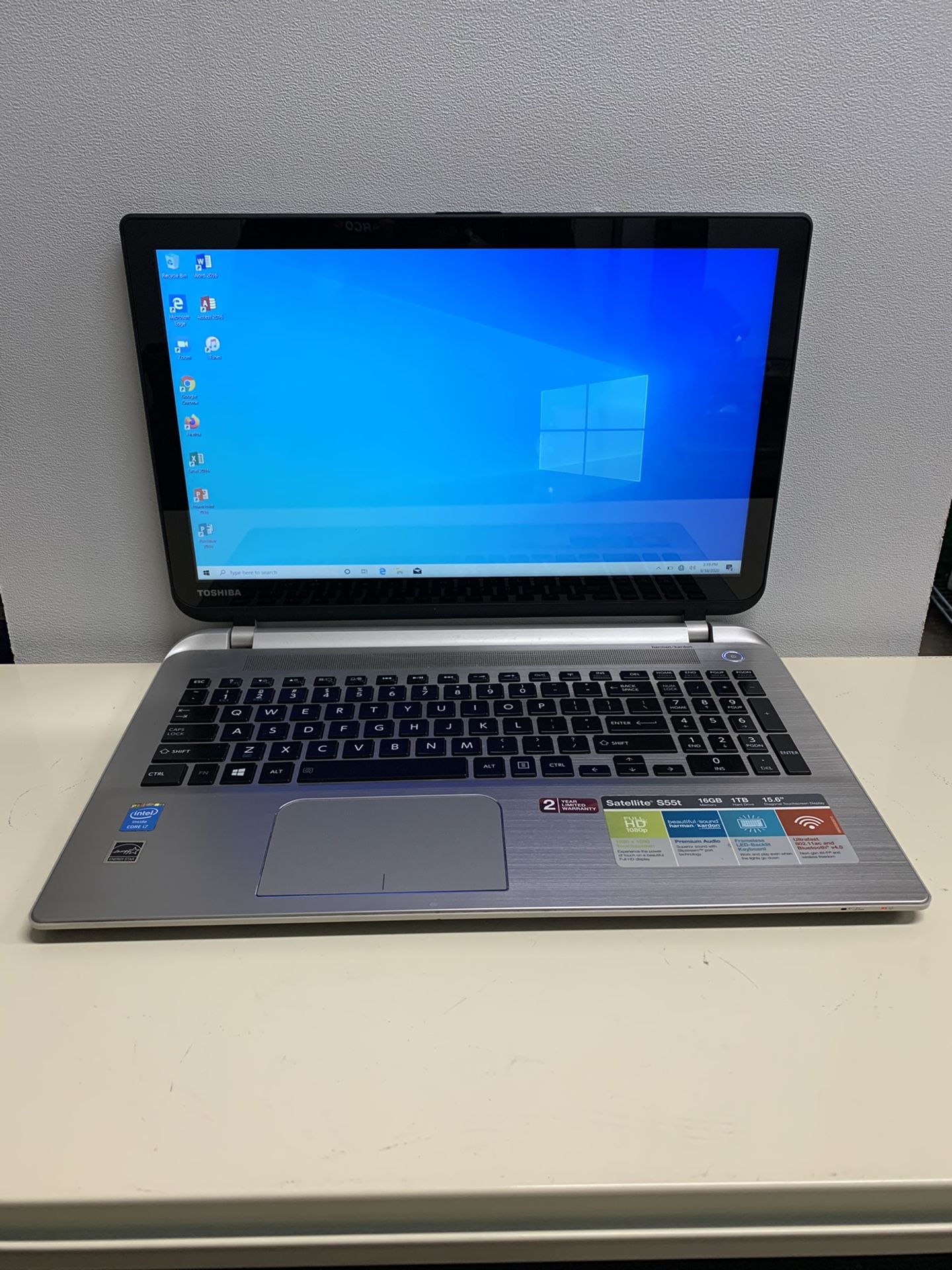 Toshiba Satellite Laptop in very good condition i7 4th gen, 1 terabyte solid state drive and 16 gb ram , Touchscreen