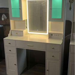 White Vanity Desk with Mirror,Lights and Charging Station,Make up Vanity Mirror with 3 Lights Mode and Brightness Adjusted,Large Storage Space-6 Drawe