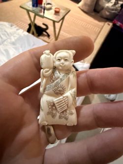 Vintage Japanese netsuke carving signed miniature