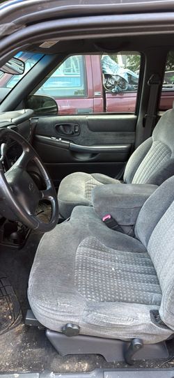 2003 S-10 extended cab pick up truck