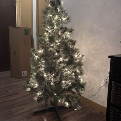 4.5 Pre Lit Christmas tree 