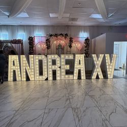 Marquee And Four Feet White 