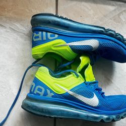 AIR MAX. TENNIS SHOES  NIKE. SIZE. 6. For Man Like New