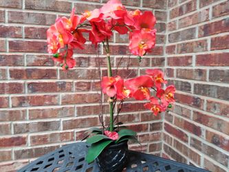 Silk artificial flowers arrangement