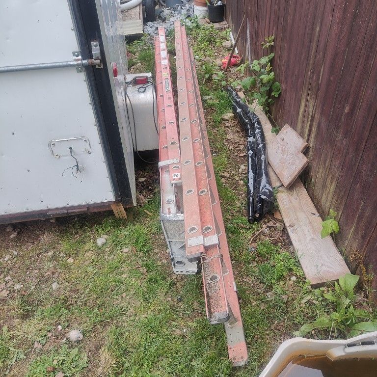 Heavy Duty Fiberglass Extension Ladders