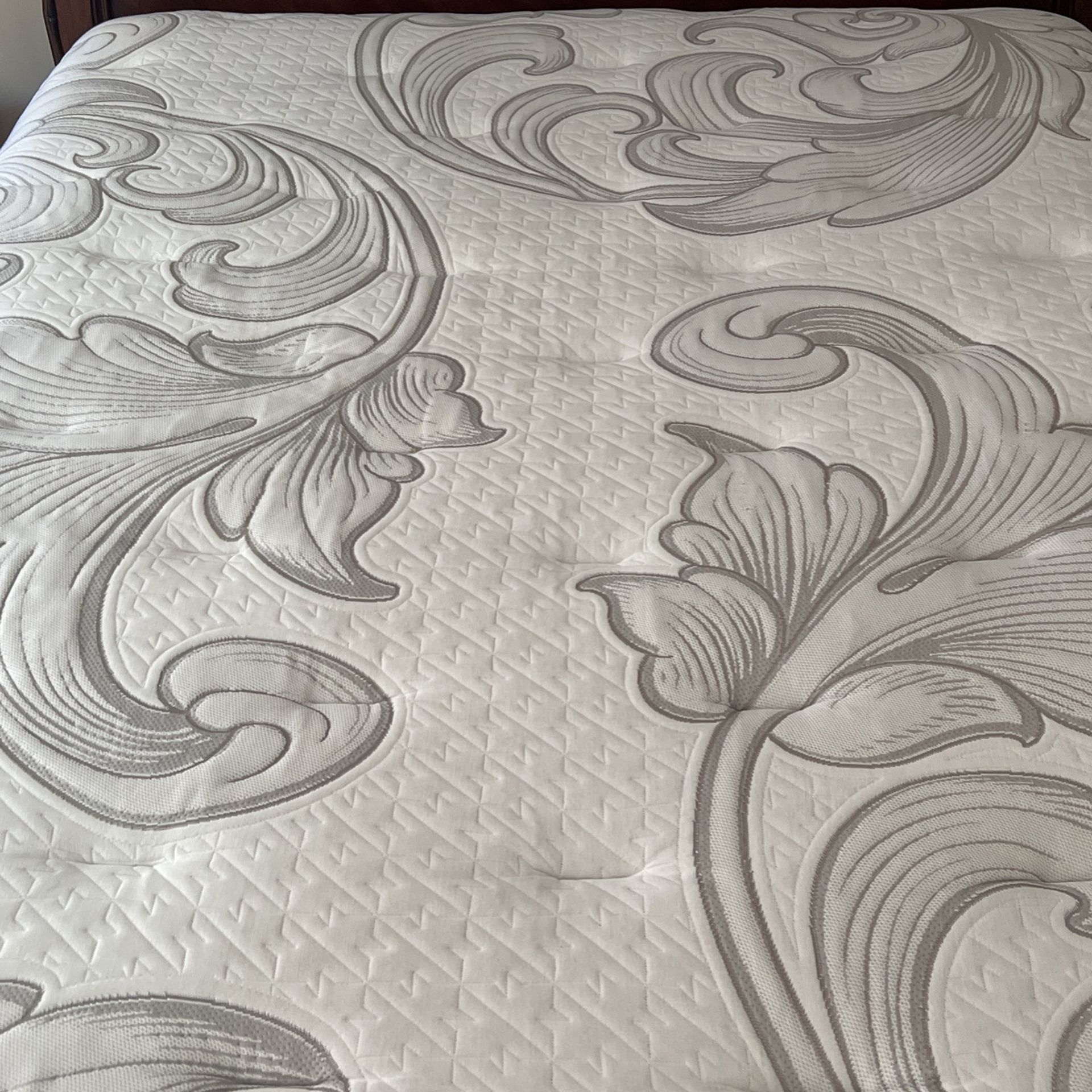 Mattress Firm Queen Matress