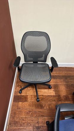 Black Mesh Office Chair with Armrests