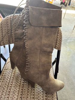 Ladies boots size 9