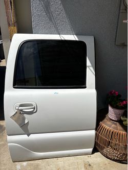 2005-2007 Chevy Silverado 2500 right rear door