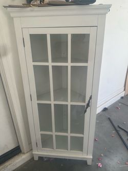 Pottery Barn Aubrey White Corner Cabinet / Display Case