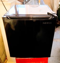 COMPACT, INSIGNIA, 1.7 CF, REFRIGERATOR