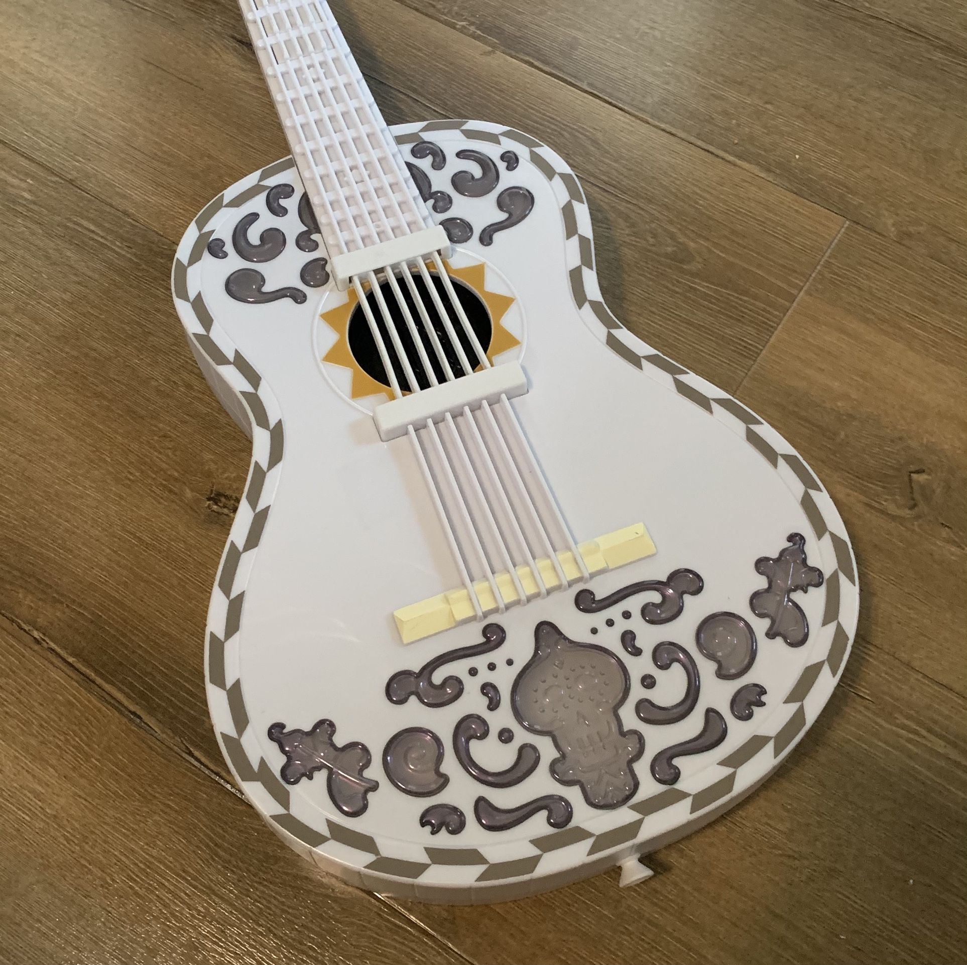 disney coco interactive guitar (pls read desc) for Sale in Fontana, CA