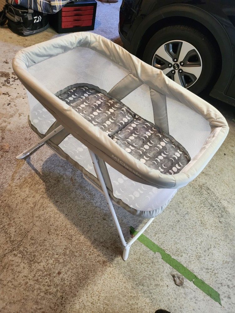 MiClassic Portable Bassinet