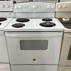 Ge electric white stove in Good condition like new