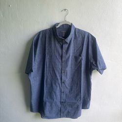 Men’s Van Heusen Short Sleeve Plaid Shirt Size  Large Casual Button Up Like New